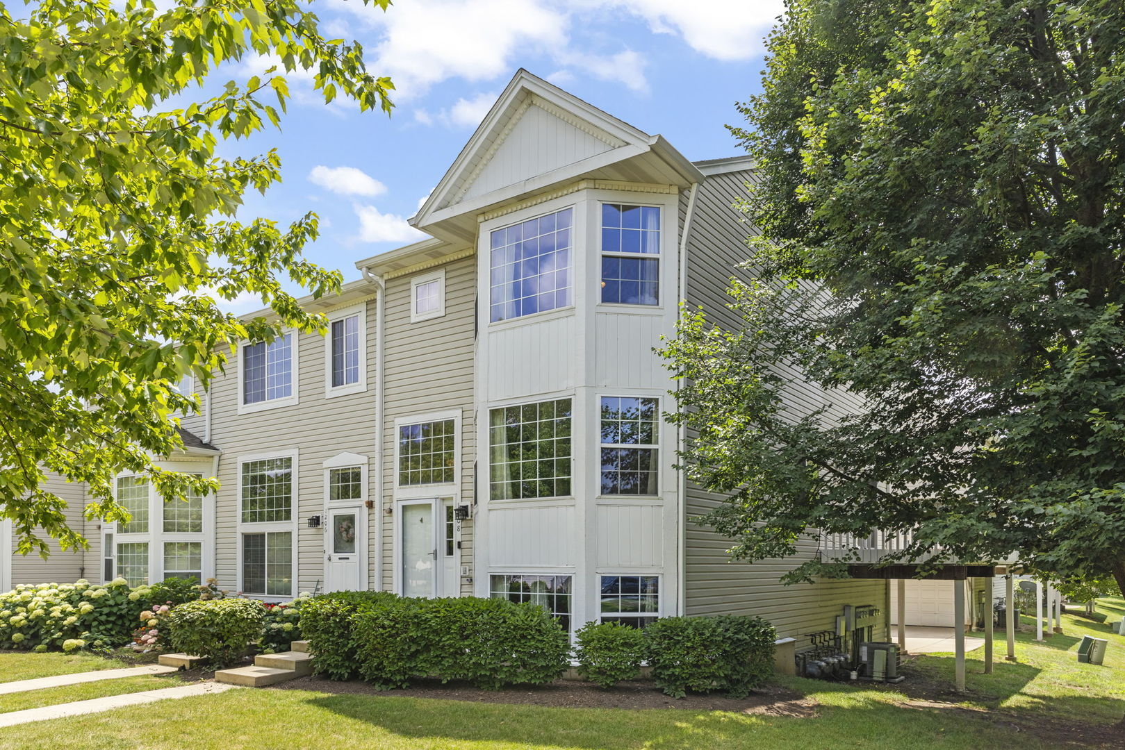 Property Photo: 1208 Fox Hill Lane IL 60542