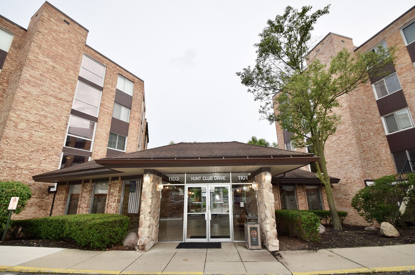 Property Photo:  1101 S Hunt Club Drive 115  IL 60056 