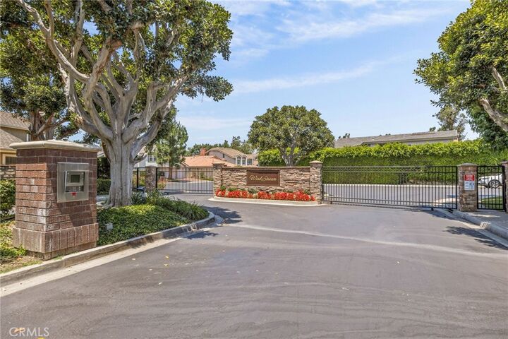 Property Photo:  4 Ribera  CA 92620 