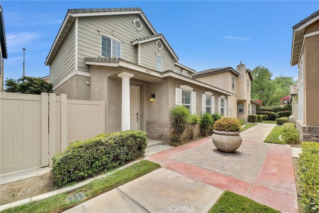 1927 Kenton  Riverside CA 92501 photo