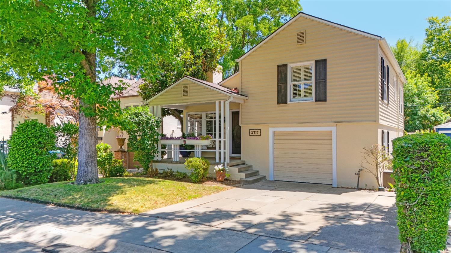 Property Photo:  2717 Harkness Street  CA 95818 