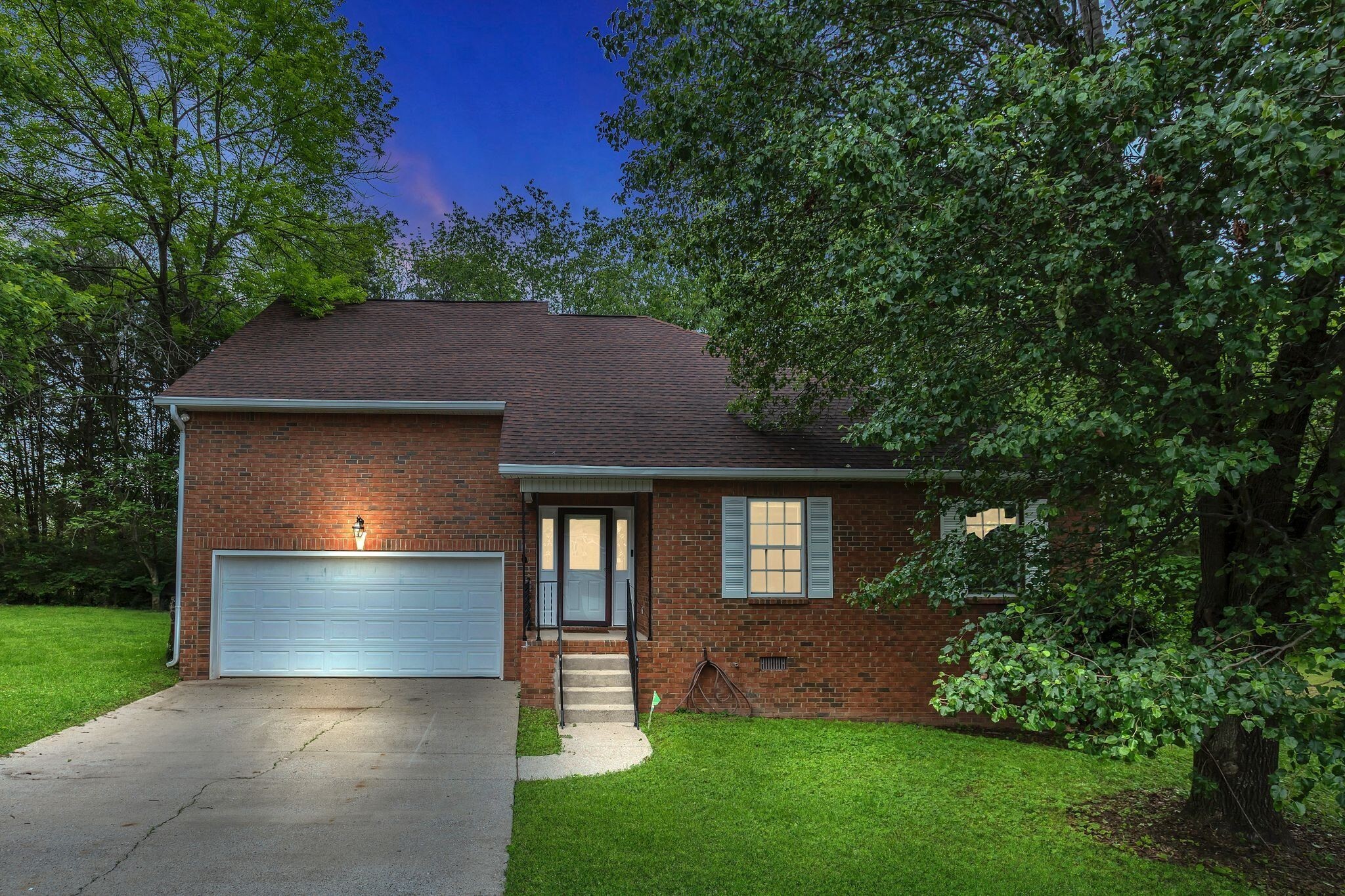 Property Photo:  121 Buena Vista Ct  TN 37218 