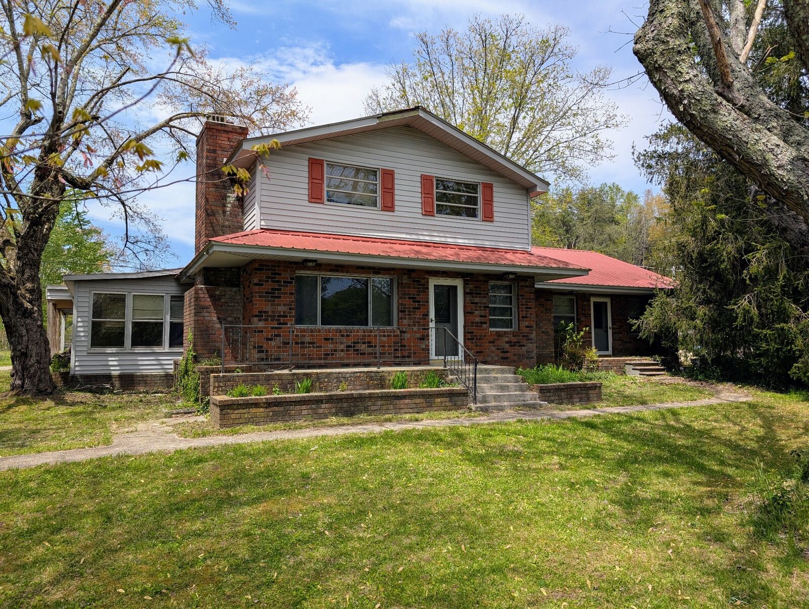 Property Photo:  215 Rutledge St  TN 37387 