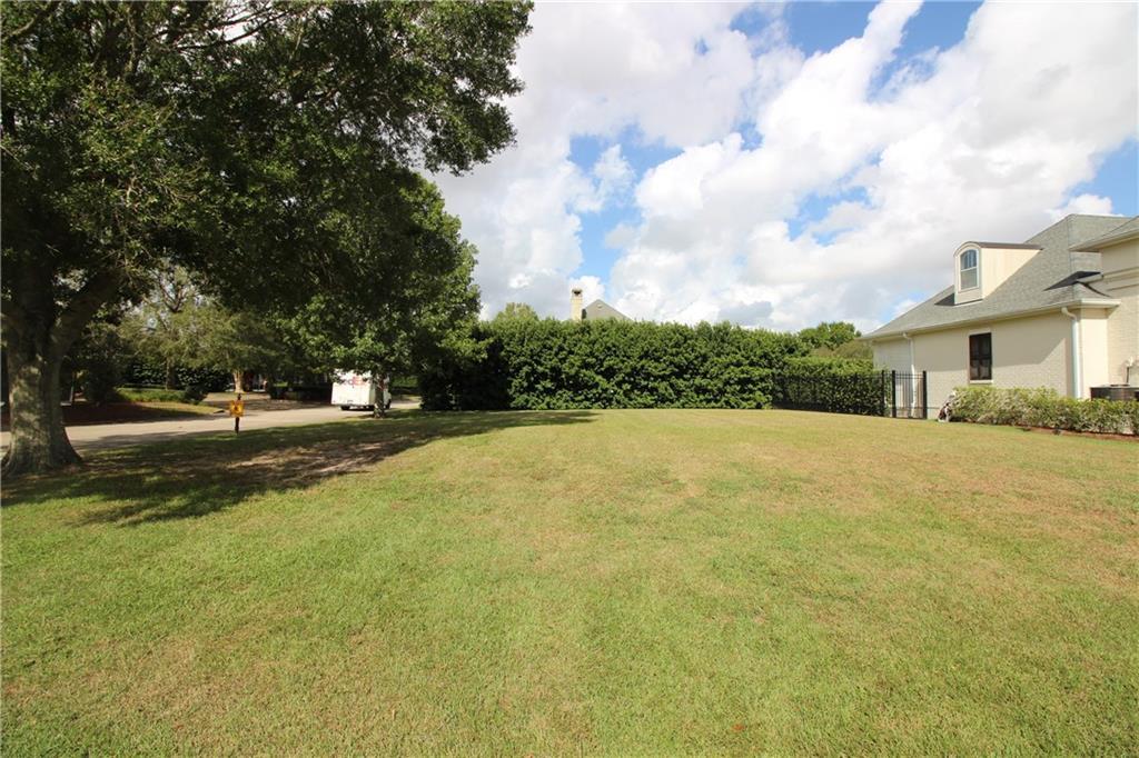 Property Photo:  2 Bear Creek Drive  LA 70131 