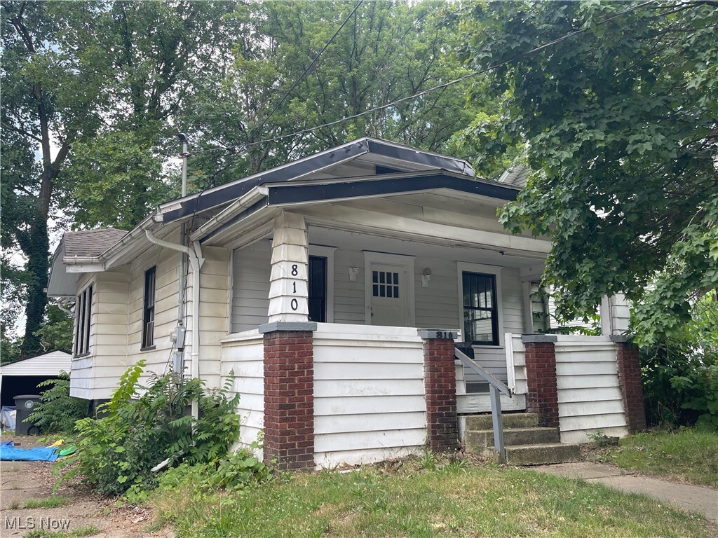 Property Photo:  810 Fess Avenue  OH 44307 