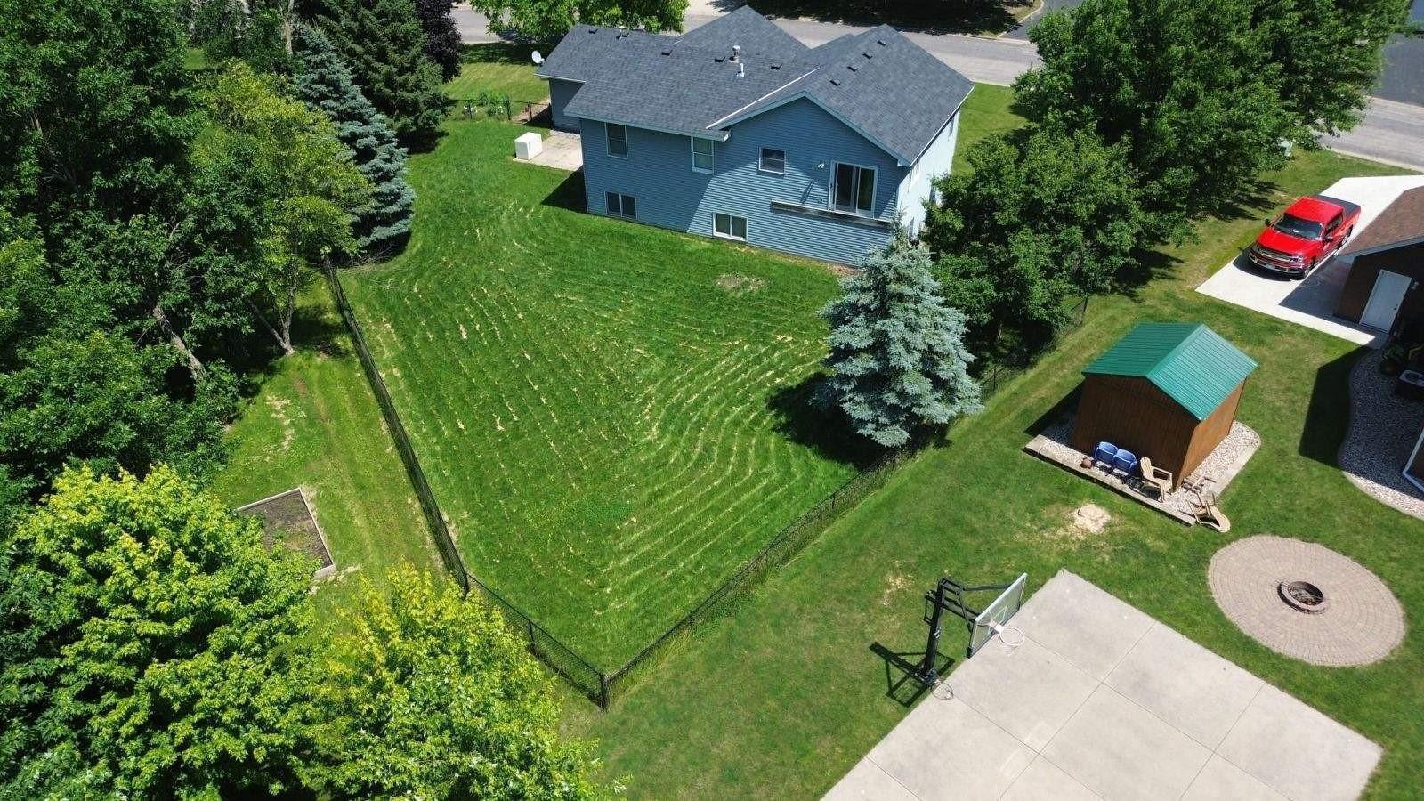 Property Photo:  1009 Fairway Boulevard  MN 55349 