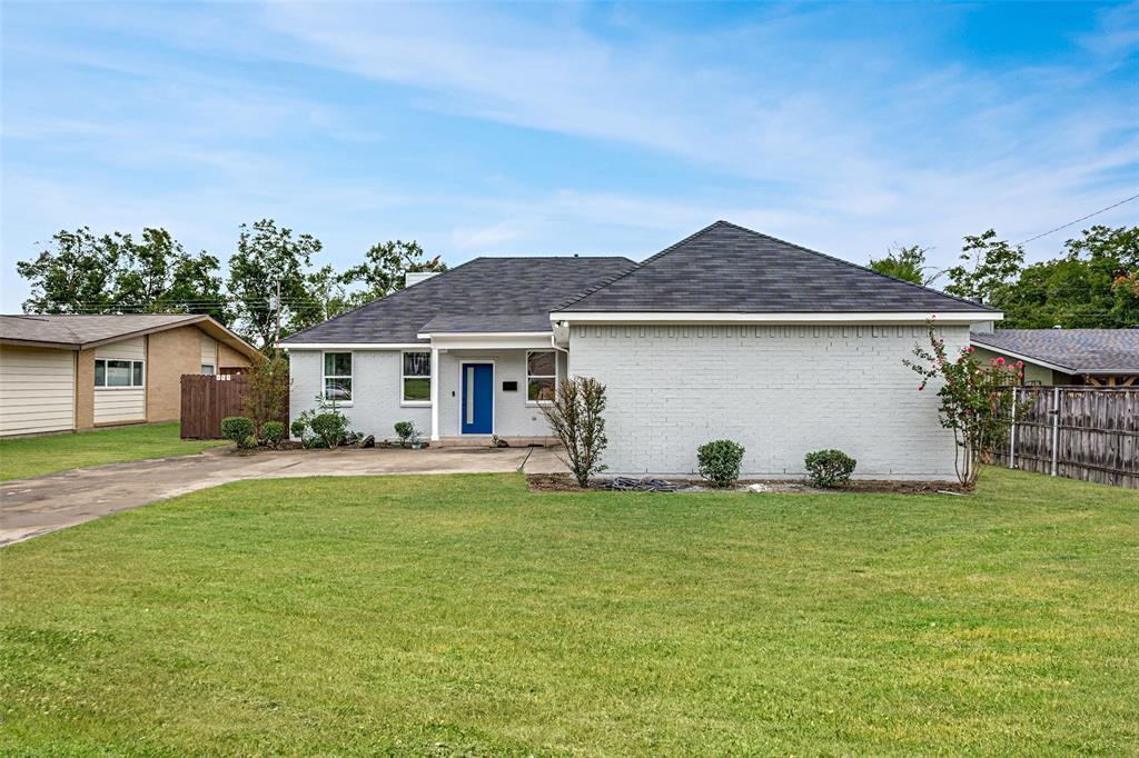 Property Photo: 915 Warfield Way TX 75080