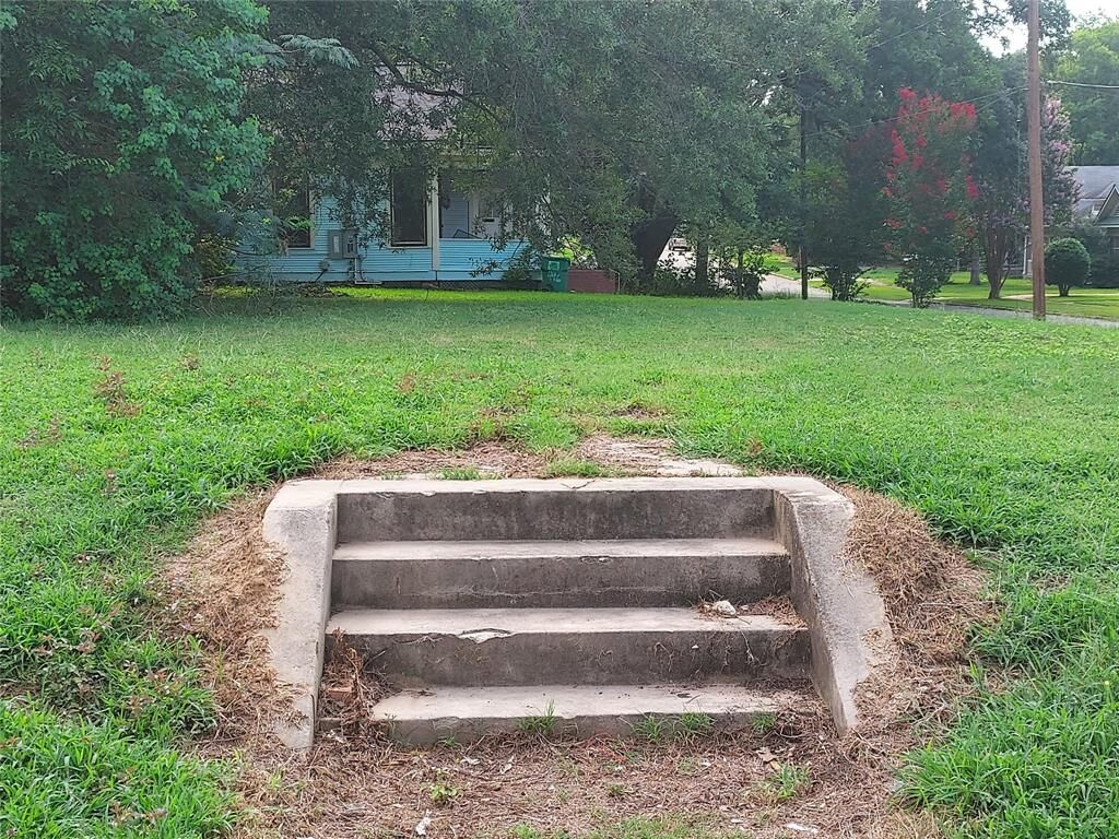 Property Photo:  2029 Highland  LA 71104 