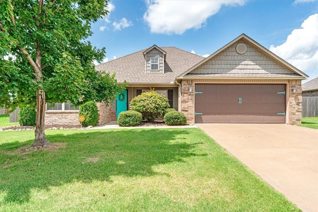Property Photo: 640 Saddlehorn Drive AR 72719