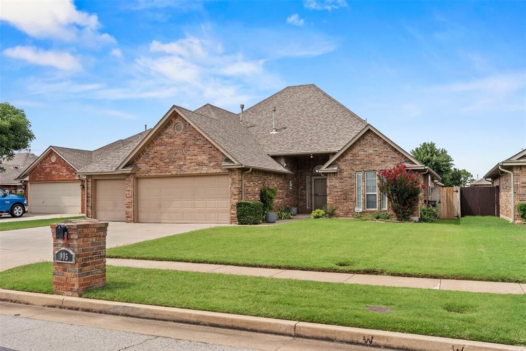 Property Photo:  905 SW 41st Street  OK 73160 