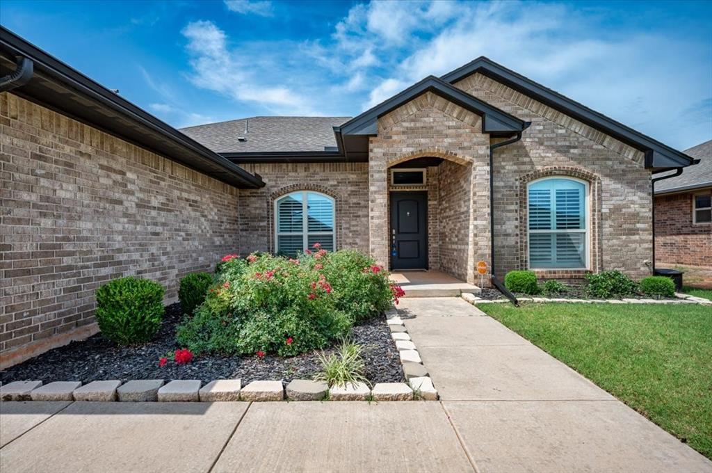 Property Photo: 9217 SW 48th Terrace OK 73179