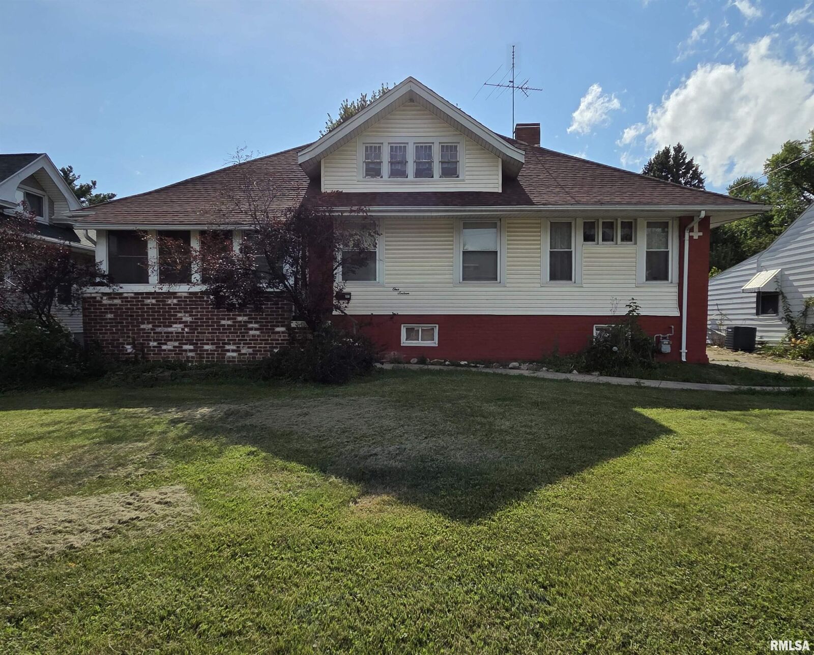 Property Photo: 116 Olive Street IL 61401