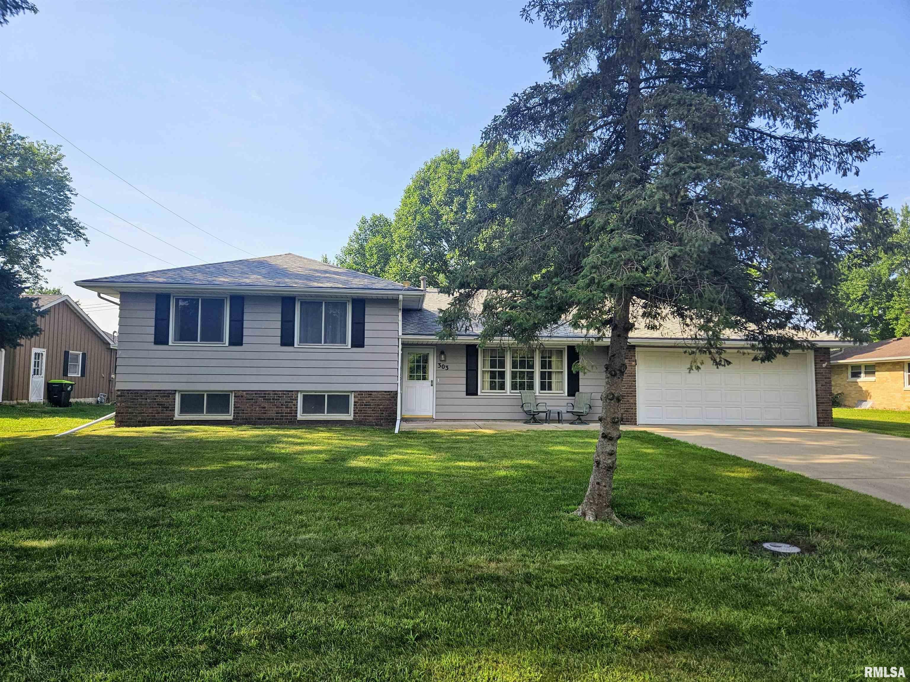 Property Photo: 303 E Park Street IL 61533