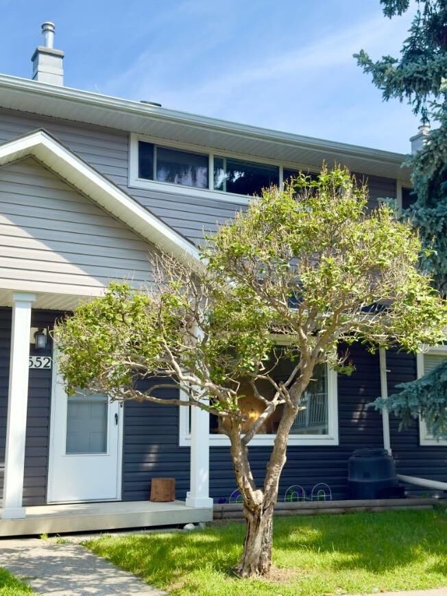 552 Regal Park NE  Calgary AB T2E 0S6 photo