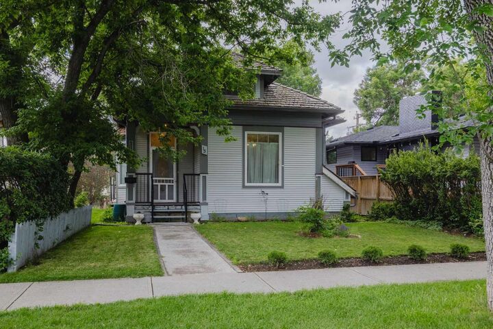 15 Elma Street W  Okotoks AB T1S 1J7 photo