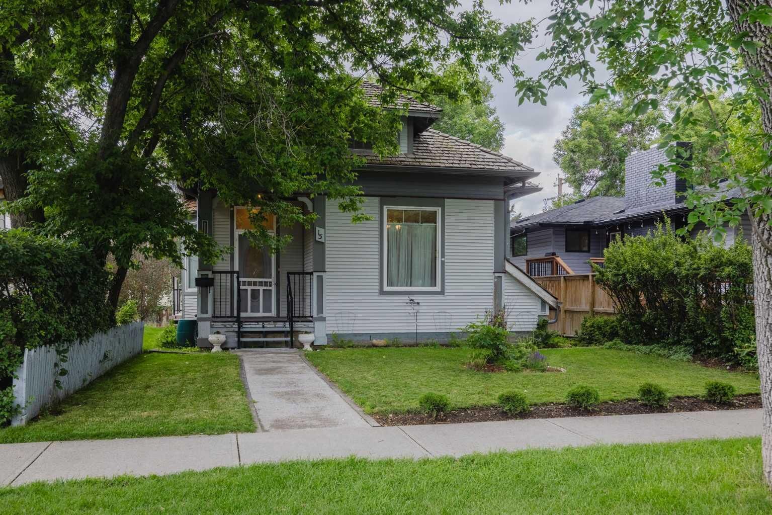 Property Photo:  15 Elma Street W  AB T1S 1J7 