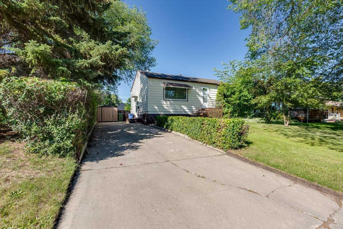 Property Photo: 5508 47A Avenue AB T9A 0M1