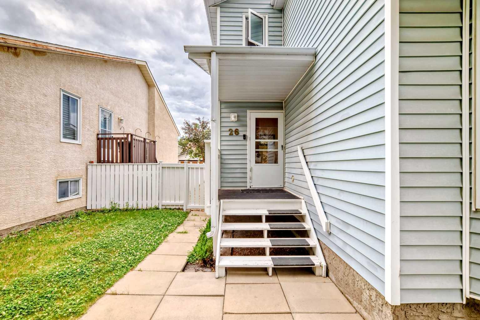Photo de la propriété: 26 Shawglen Way SW AB T2Y 2R1