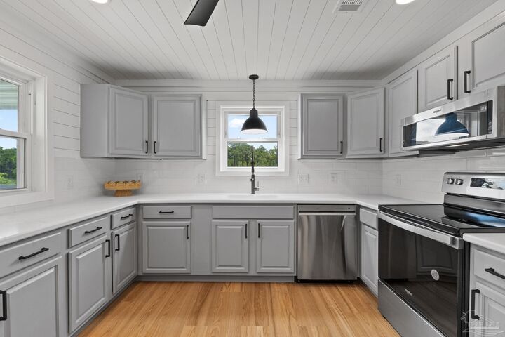 Property Photo:  1357 Pearson Rd  FL 32583 
