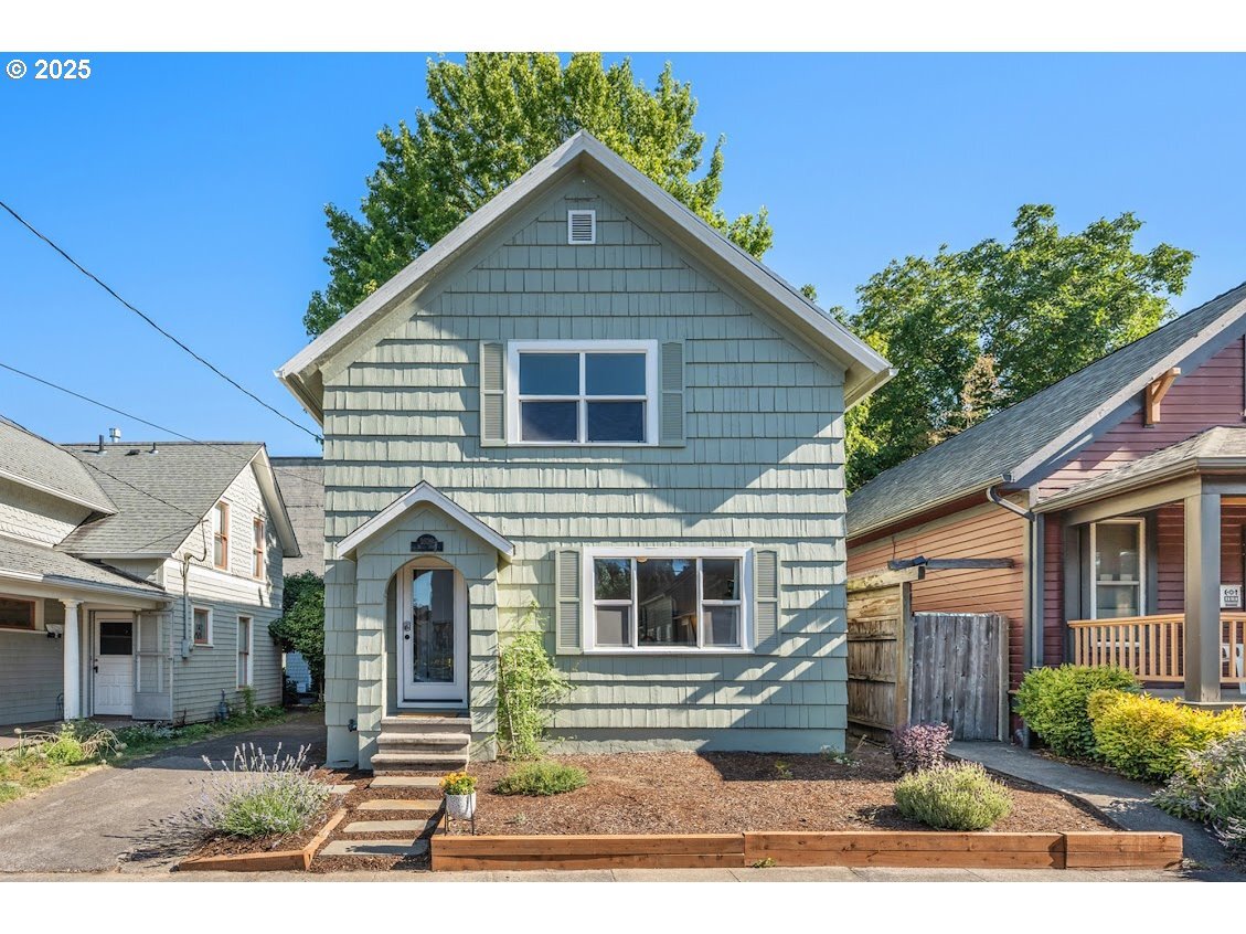 Property Photo:  3529 SE Taylor St  OR 97214 
