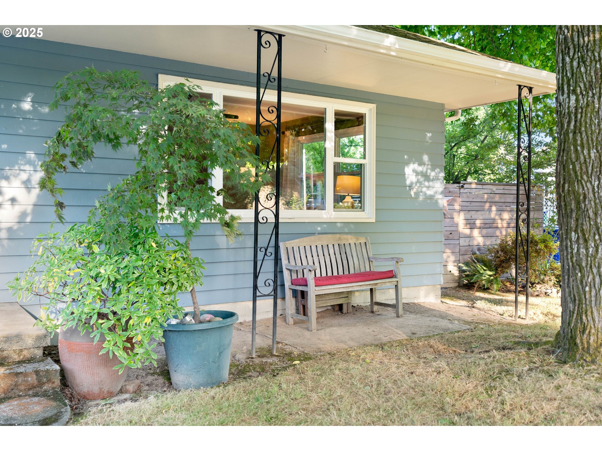 Property Photo: 11186 SE 31st Ave OR 97222