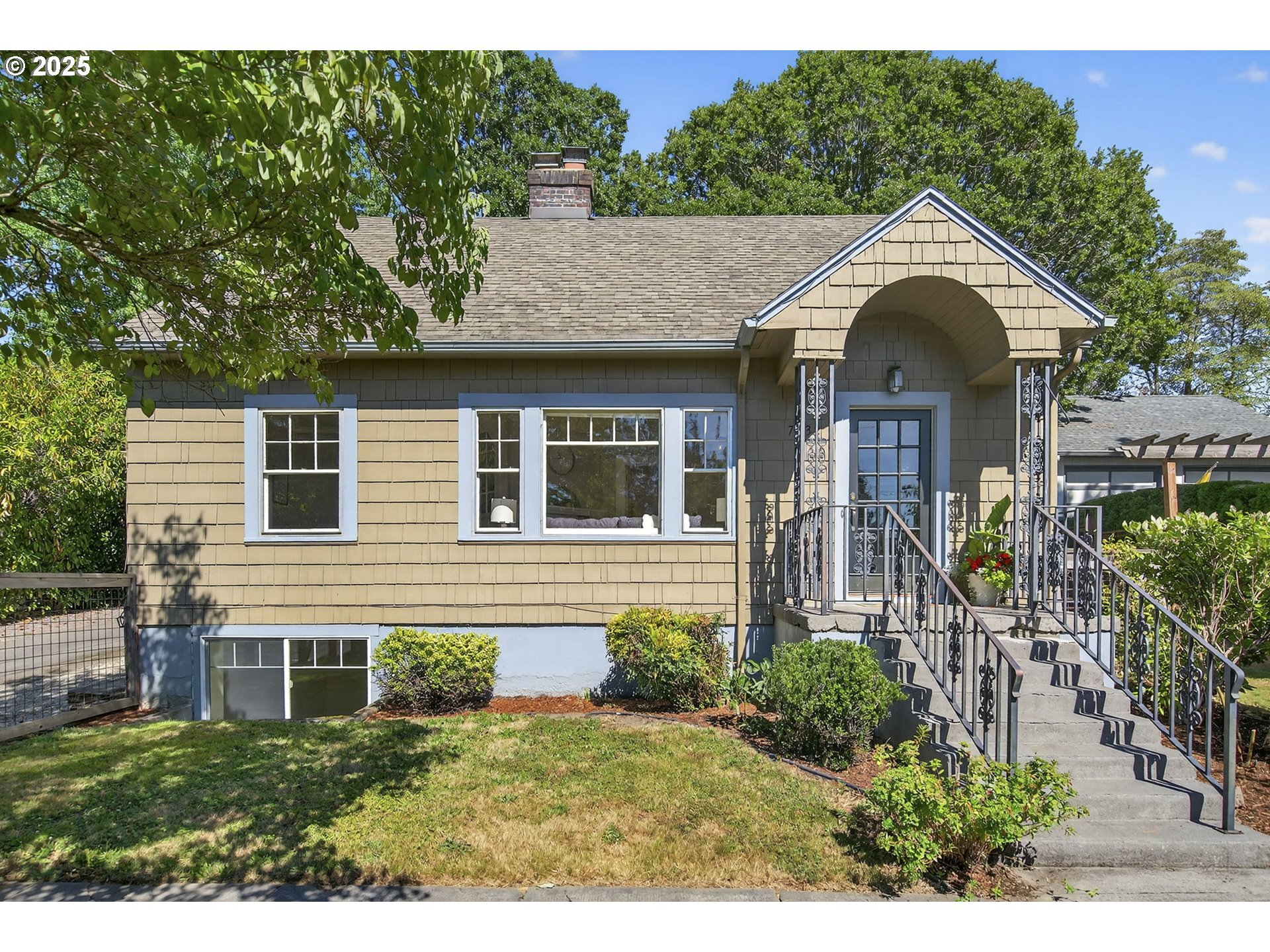 7232 SW 35th Ave  Portland OR 97219 photo