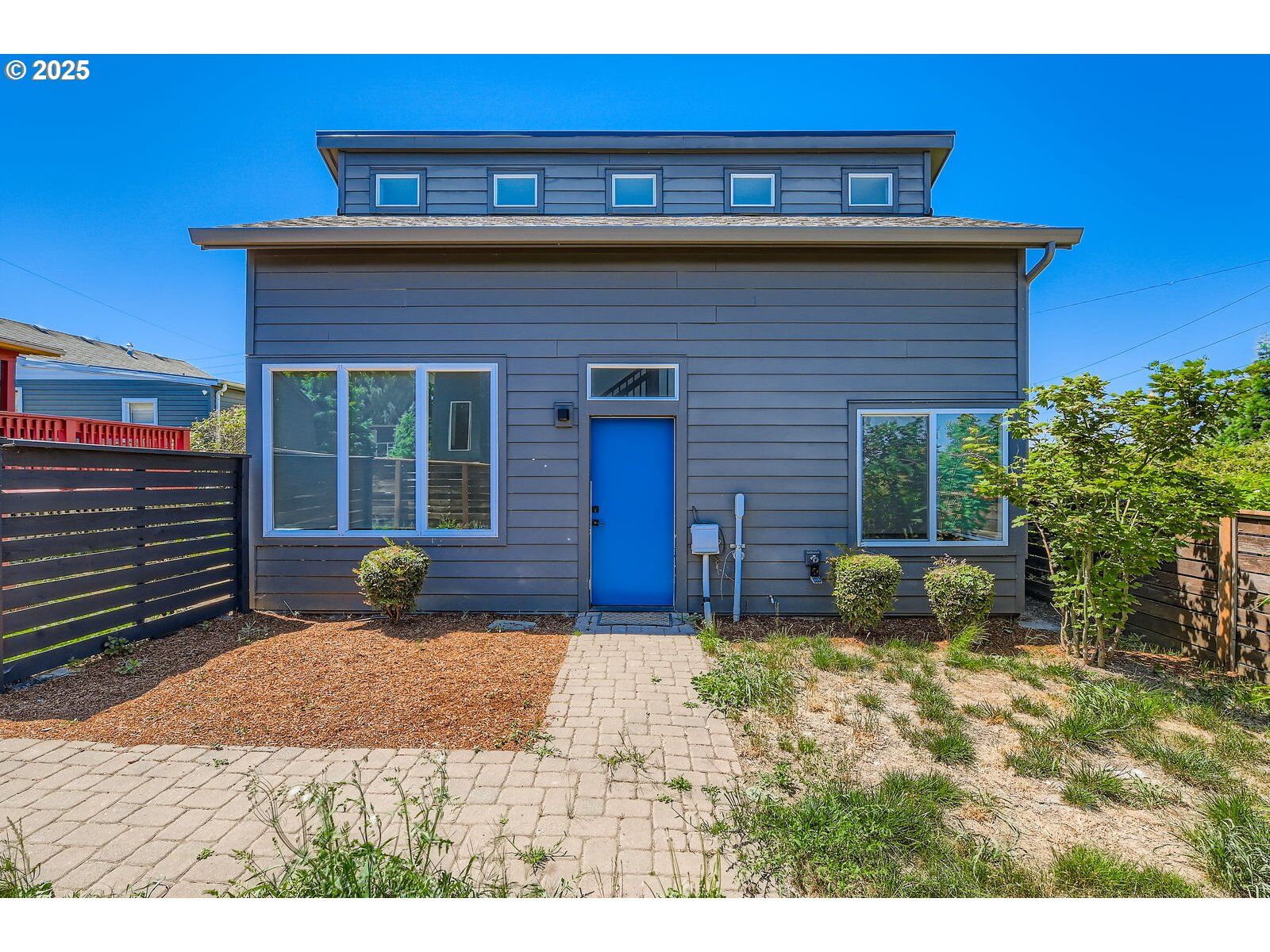 Property Photo:  4215 NE Highland Ct  OR 97218 