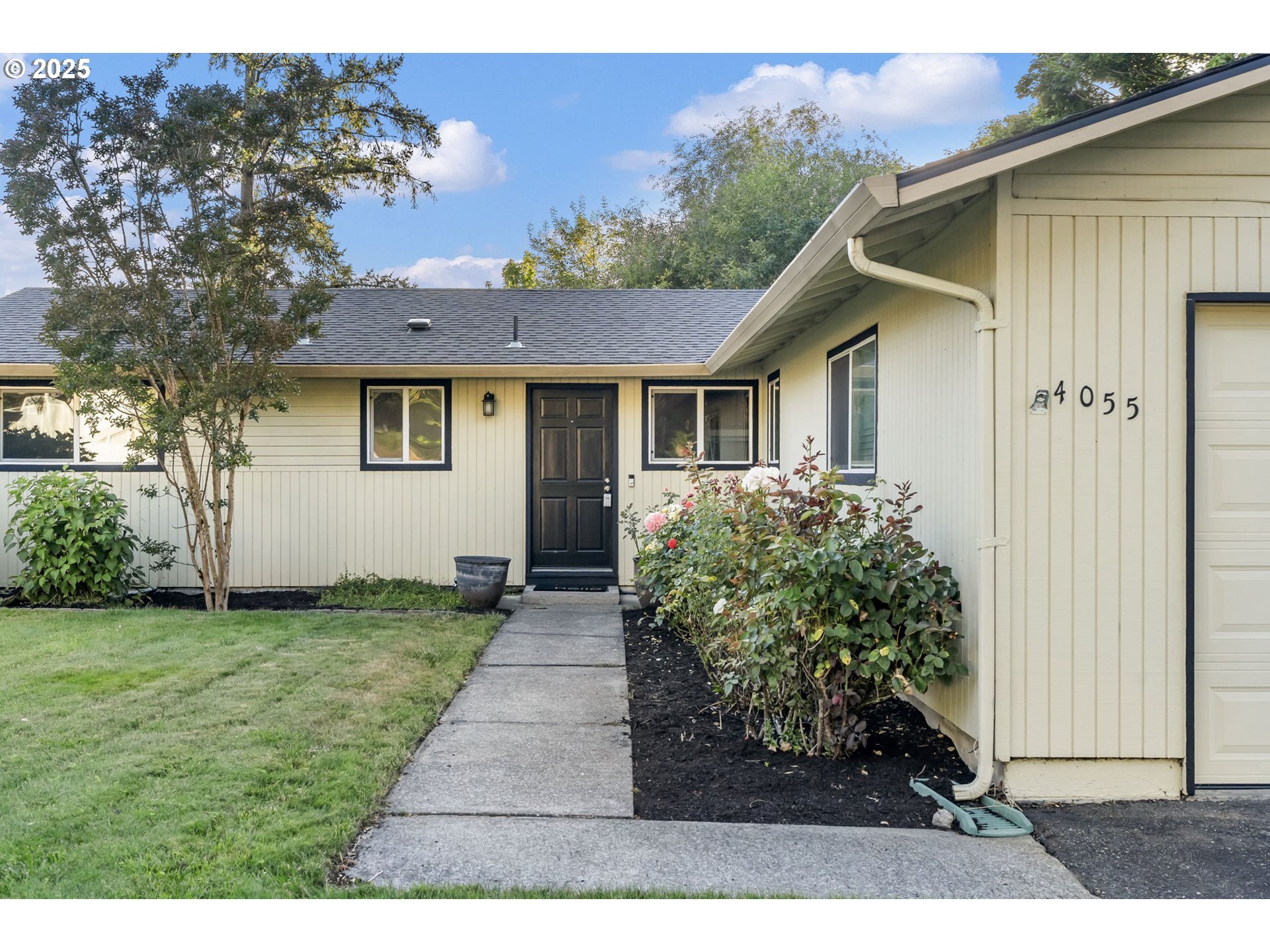 Property Photo:  4055 SW 102nd Ave  OR 97005 