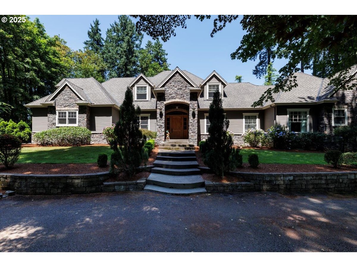 Property Photo:  1261 SW Underhill Rd  OR 97219 