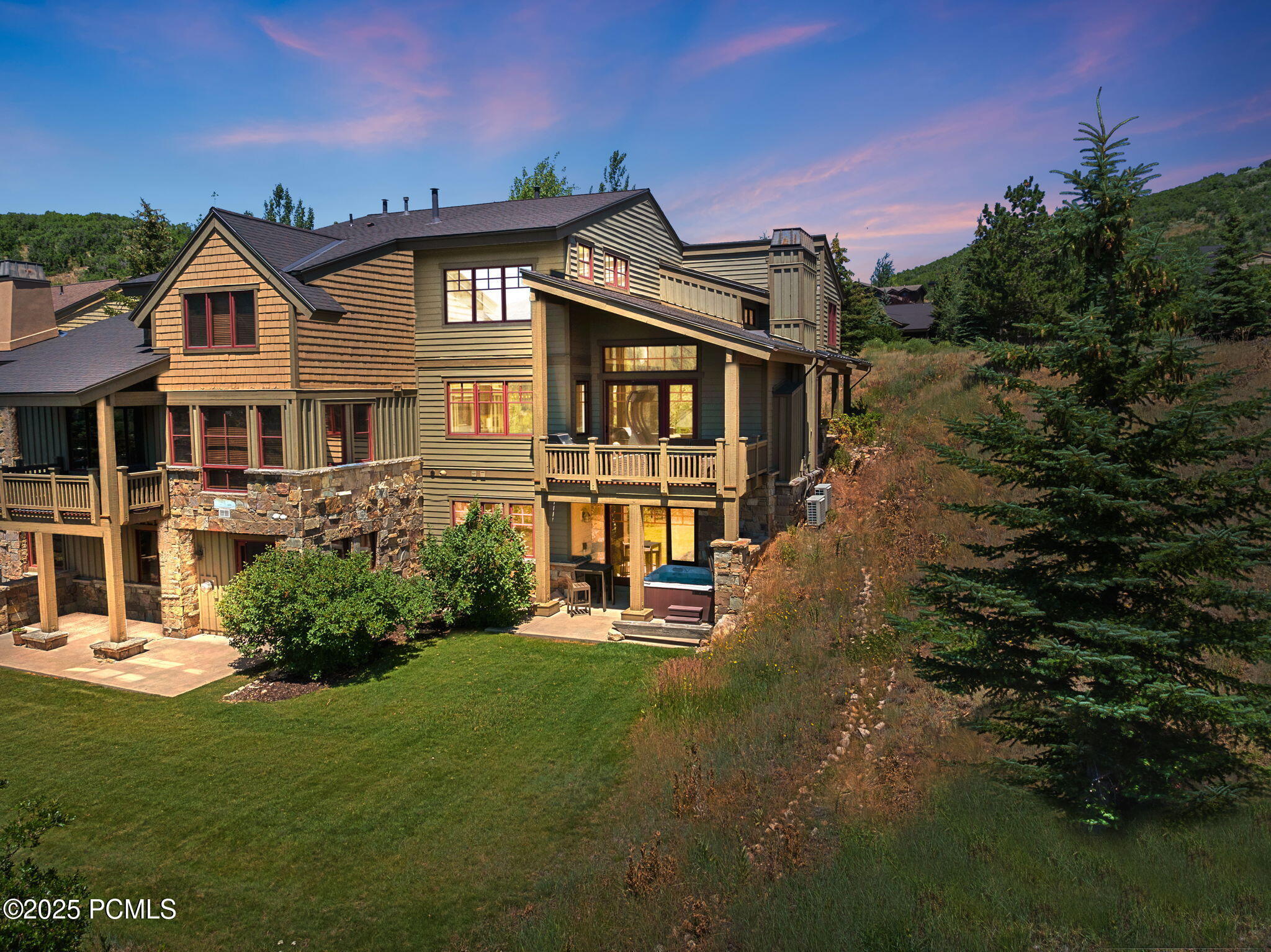 Property Photo:  1201 Silver Oak Ct  UT 84060 