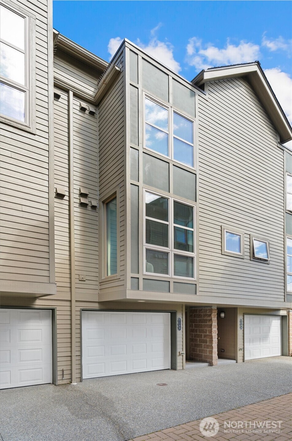 Property Photo:  718  Nob Hill Avenue N B  WA 98109 