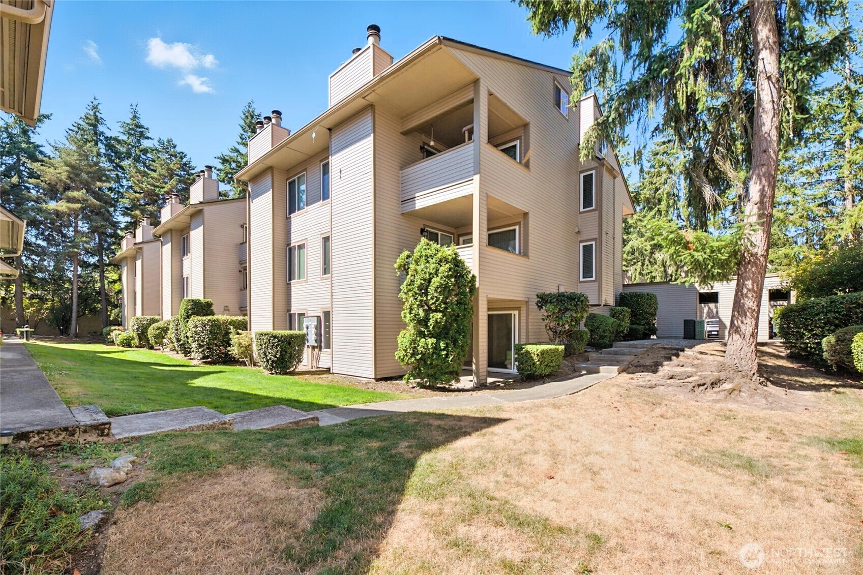 Property Photo: 4404 146th Place NE N16 WA 98007