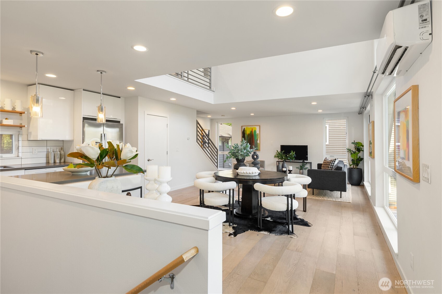 Property Photo:  4225  26th Avenue W  WA 98199 