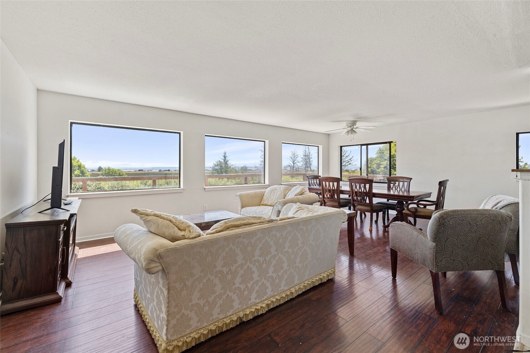 Property Photo:  1021  Halsey Drive  WA 98239 