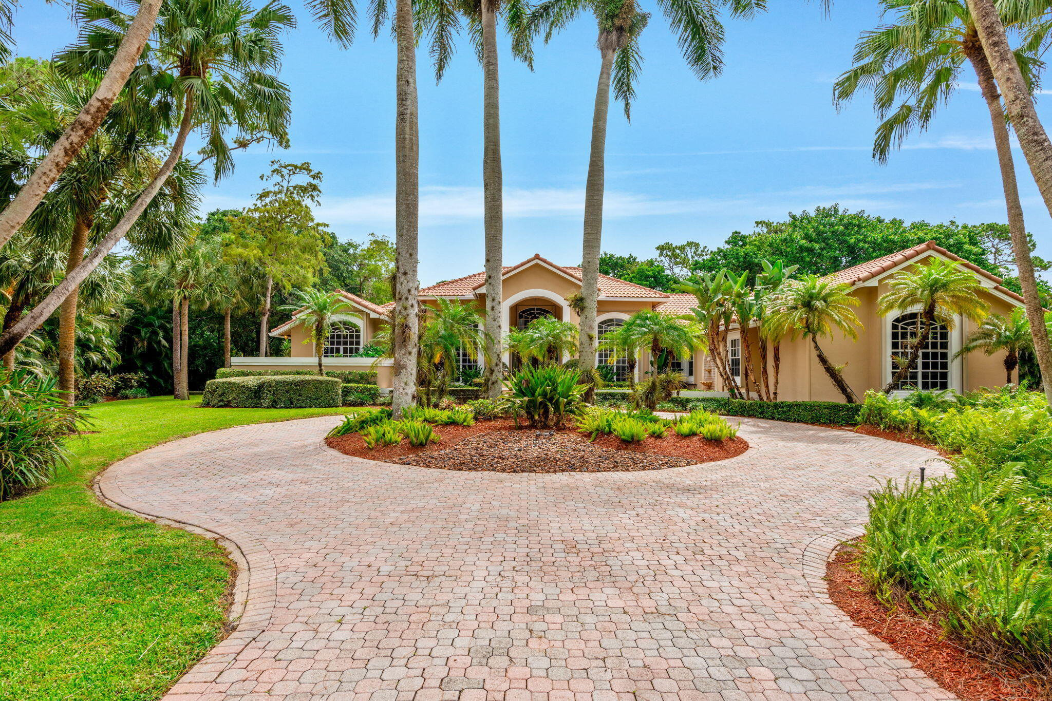Property Photo:  5285 E Leitner Drive  FL 33067 