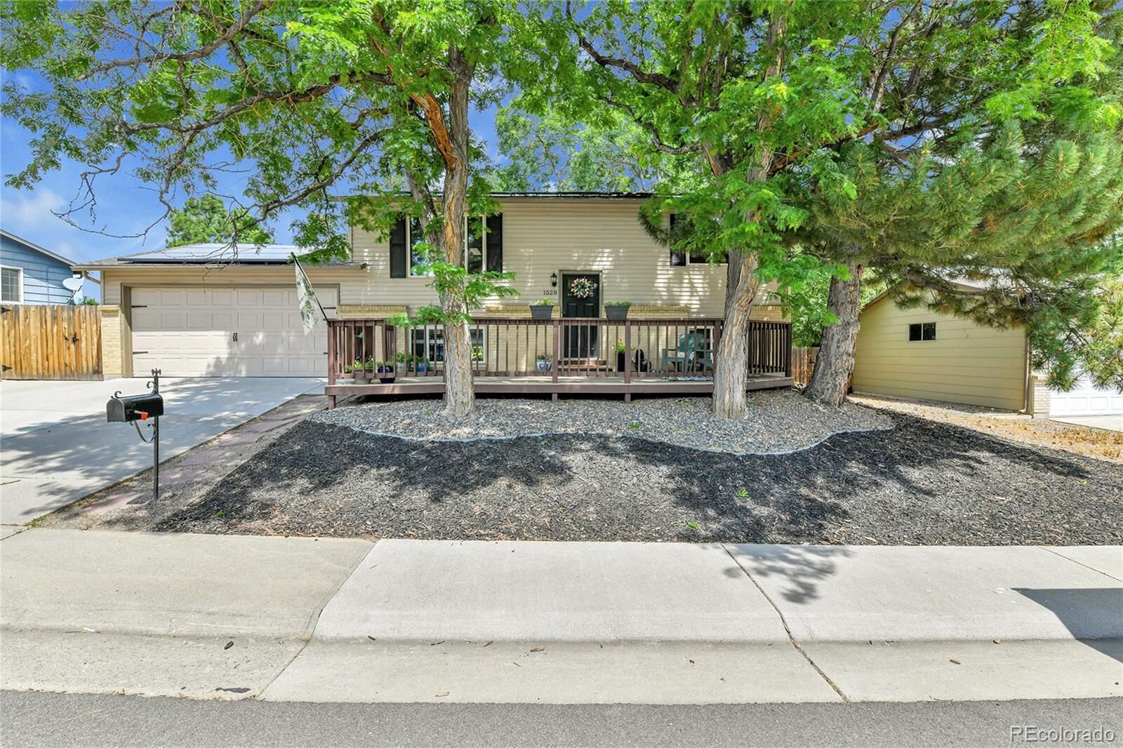 Property Photo: 1528 S Robb Court CO 80232