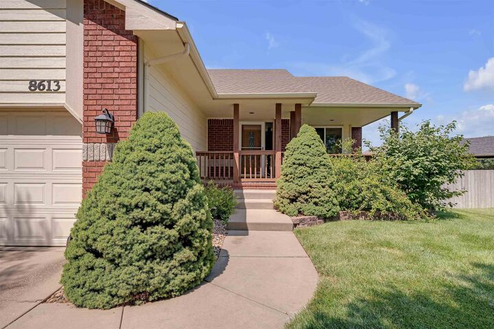 Property Photo: 8613 W Oak Ridge Cir KS 67205