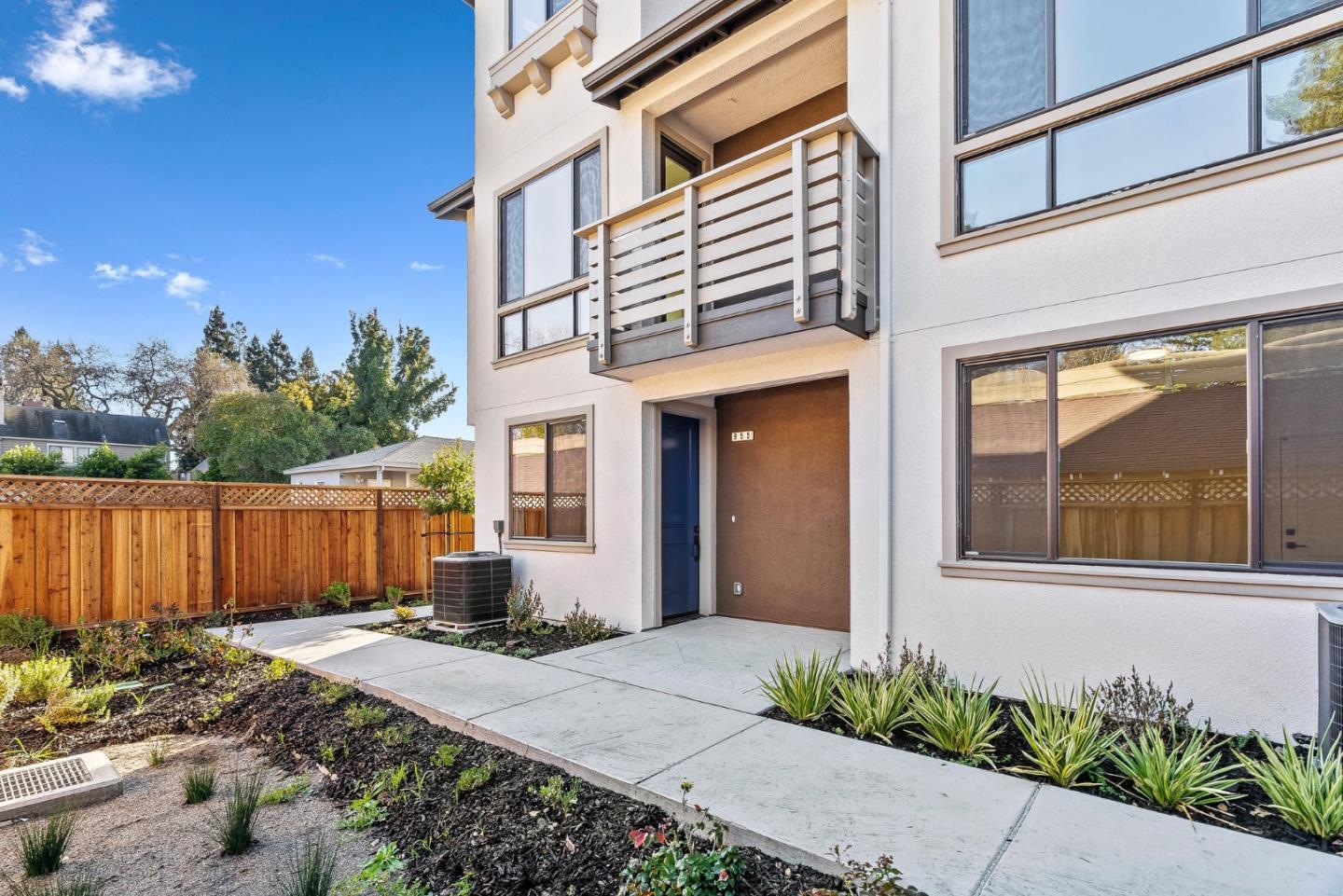 Property Photo:  955 Woodside Road  CA 94061 