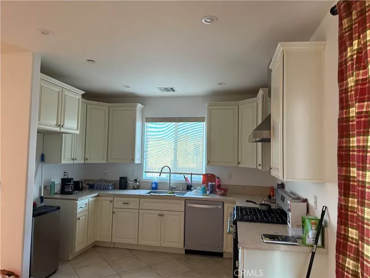 Property Photo: 10845 Vinedale Street CA 91352