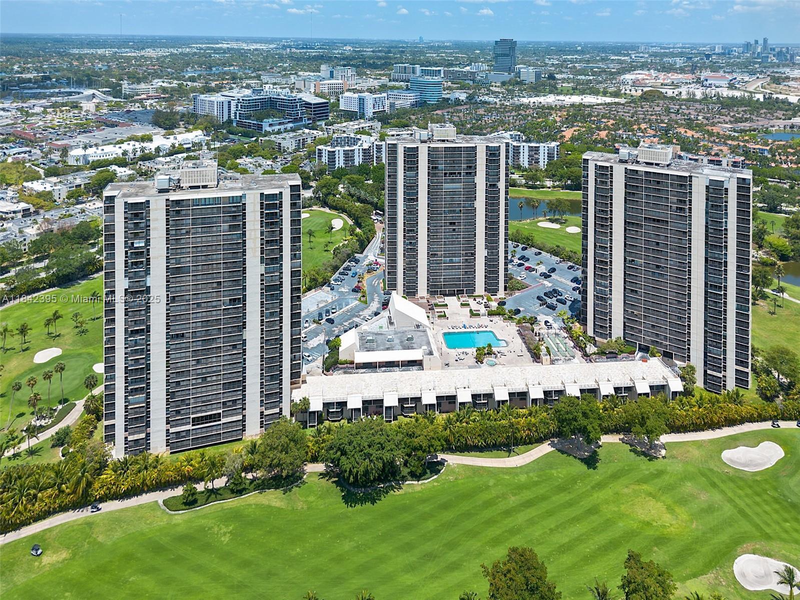 20301 W Country Club Dr 728  Aventura FL 33180 photo