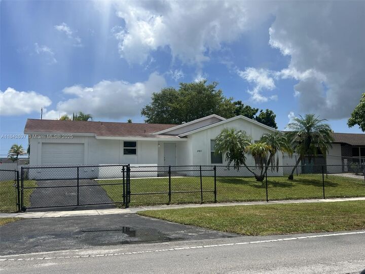 Property Photo: 25811 SW 132nd Ave FL 33032