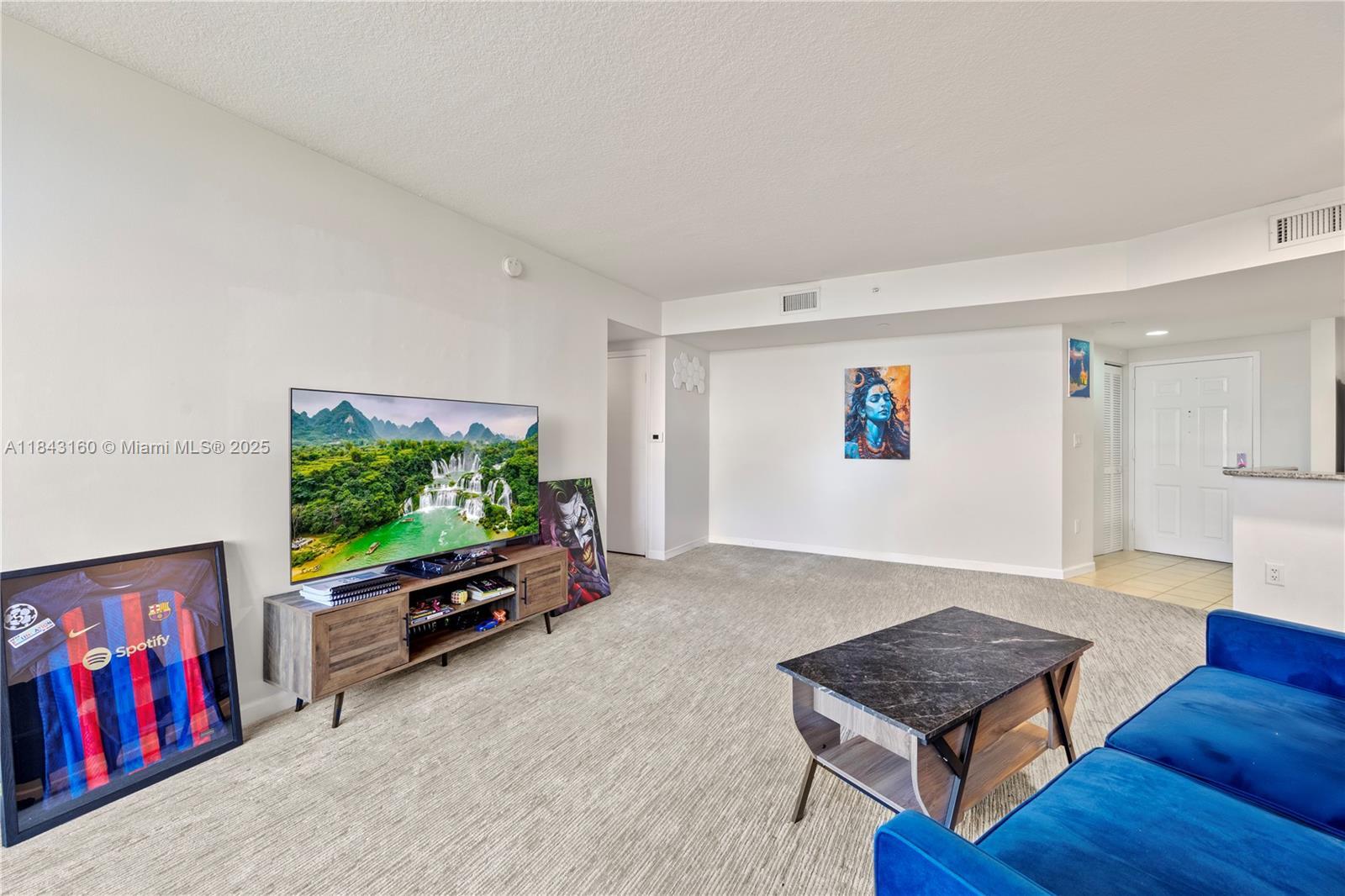 19501 W Country Club Dr 2106  Aventura FL 33180 photo
