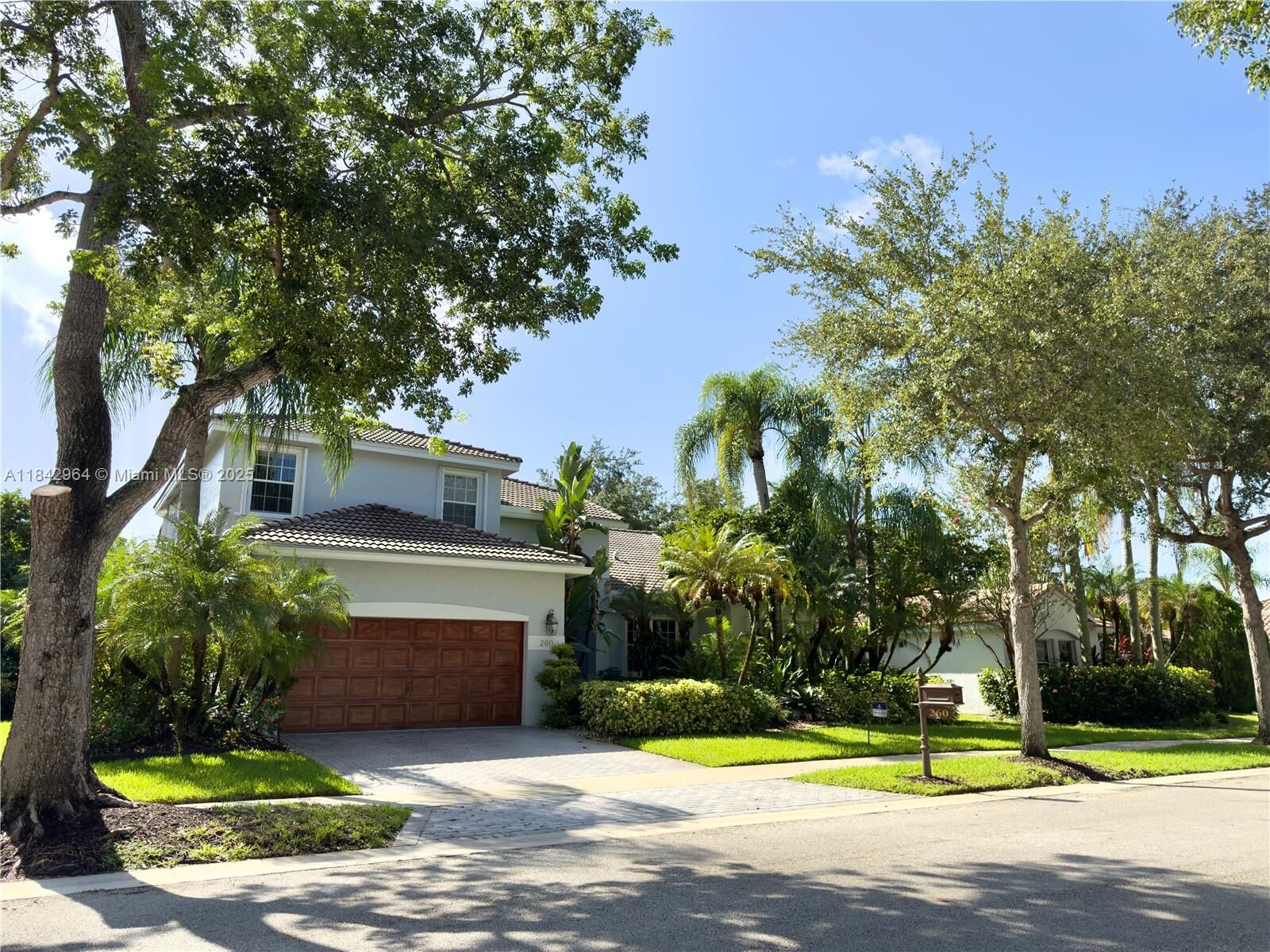 Property Photo:  260 Montclaire Dr  FL 33326 