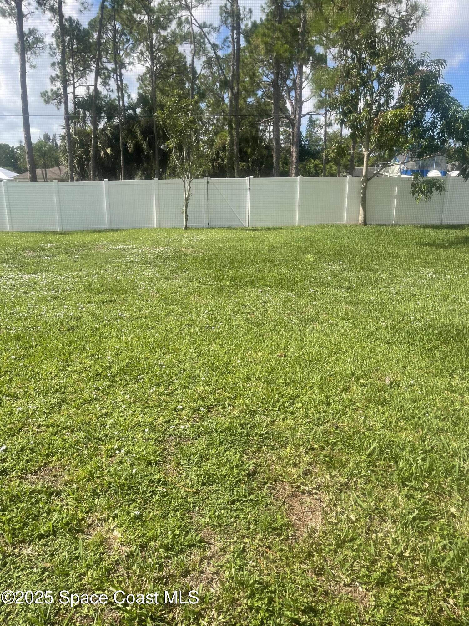 Property Photo: 860 Geddes Street SW FL 32908