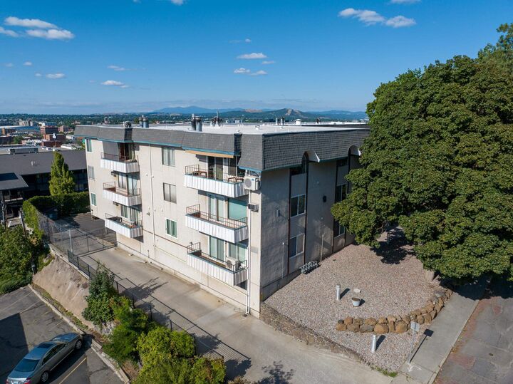 Property Photo: 214 W 6th Ave 109 WA 99204