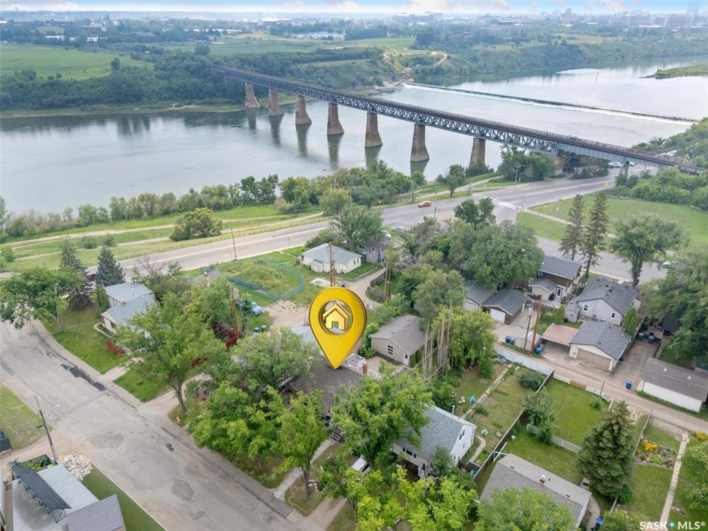 Property Photo:  1149 Oxford Street  SK S7K 0V1 