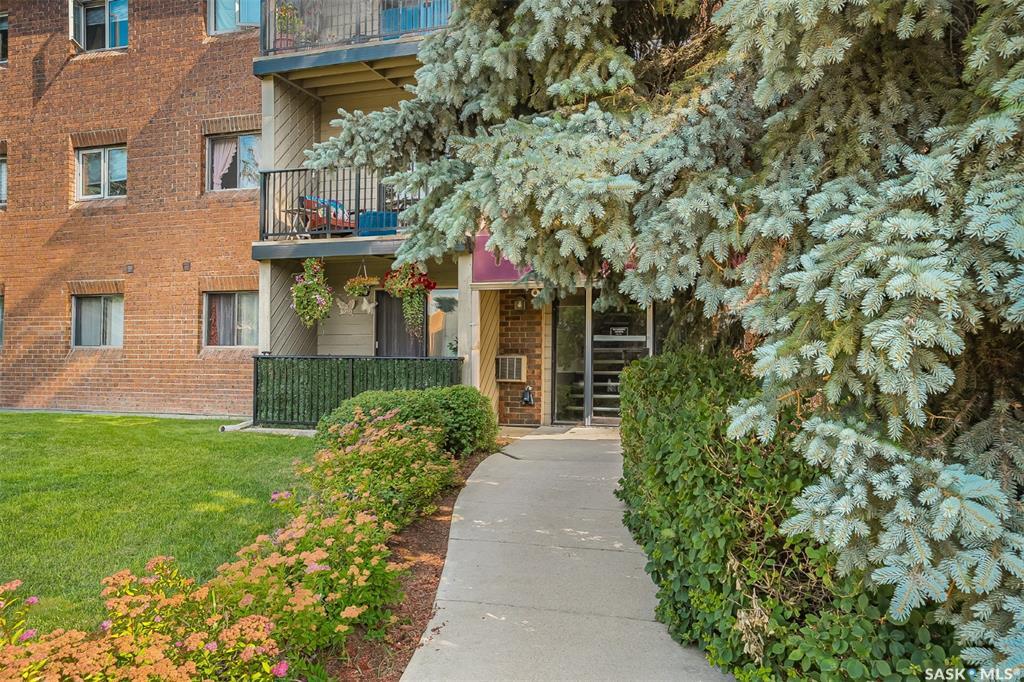 Property Photo:  4219 Degeer Street 2  SK S7H 4N6 