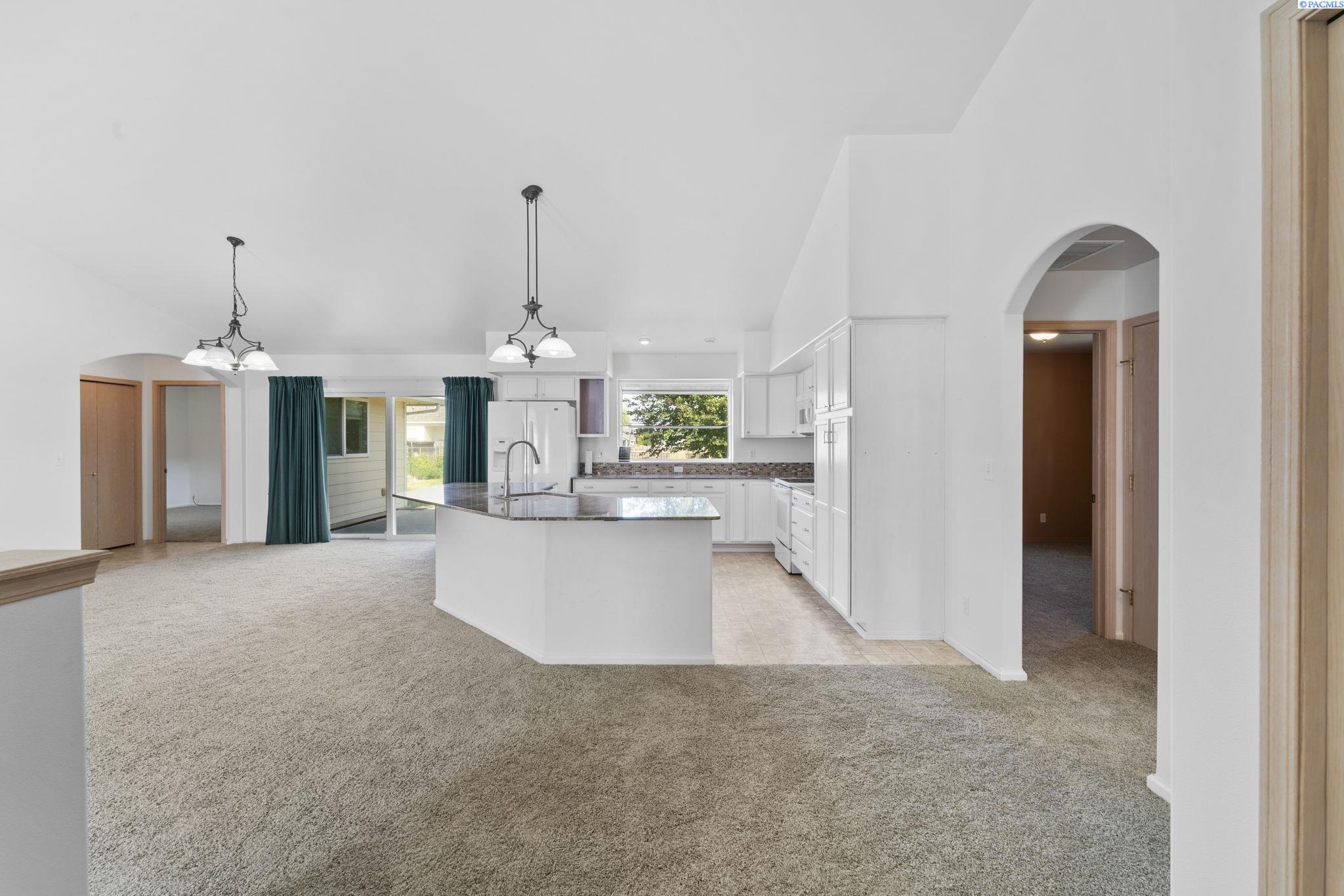 Property Photo: 2004 Scottland Ct WA 99353