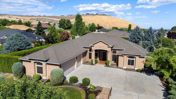 Property Photo: 326 Rachel Rd WA 99338-8316