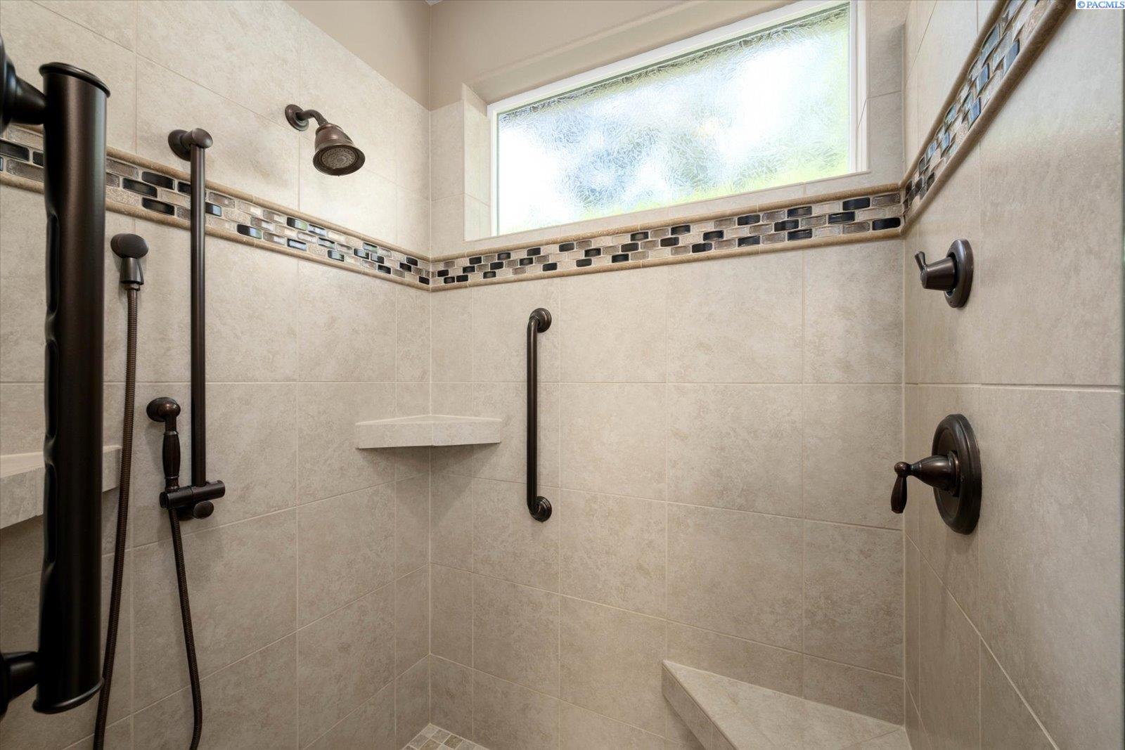Property Photo: 326 Rachel Rd WA 99338-8316